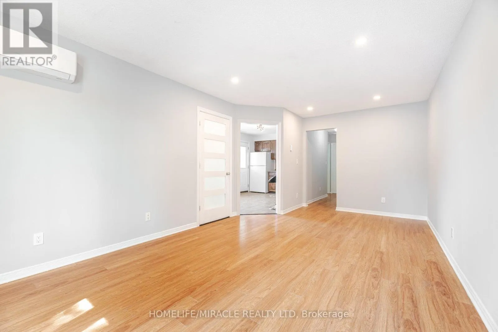 230 TAUNTON ROAD W