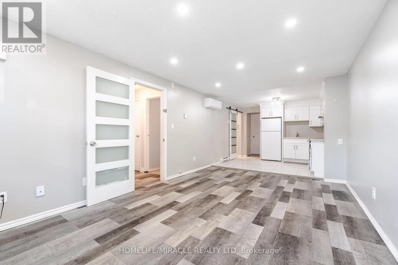 230 TAUNTON ROAD W