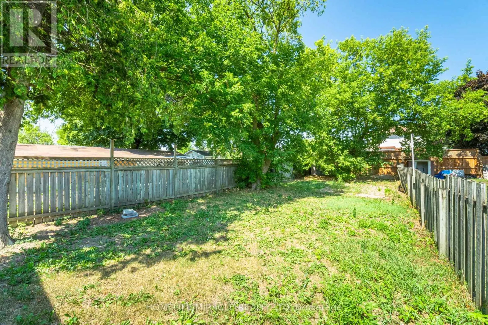 230 TAUNTON ROAD W