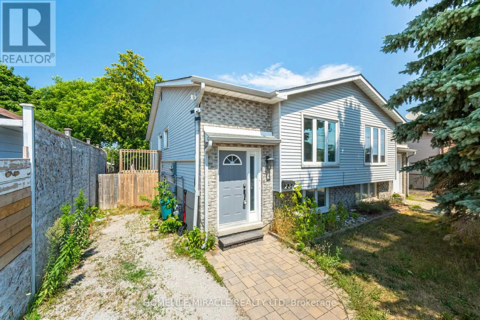 230 TAUNTON ROAD W