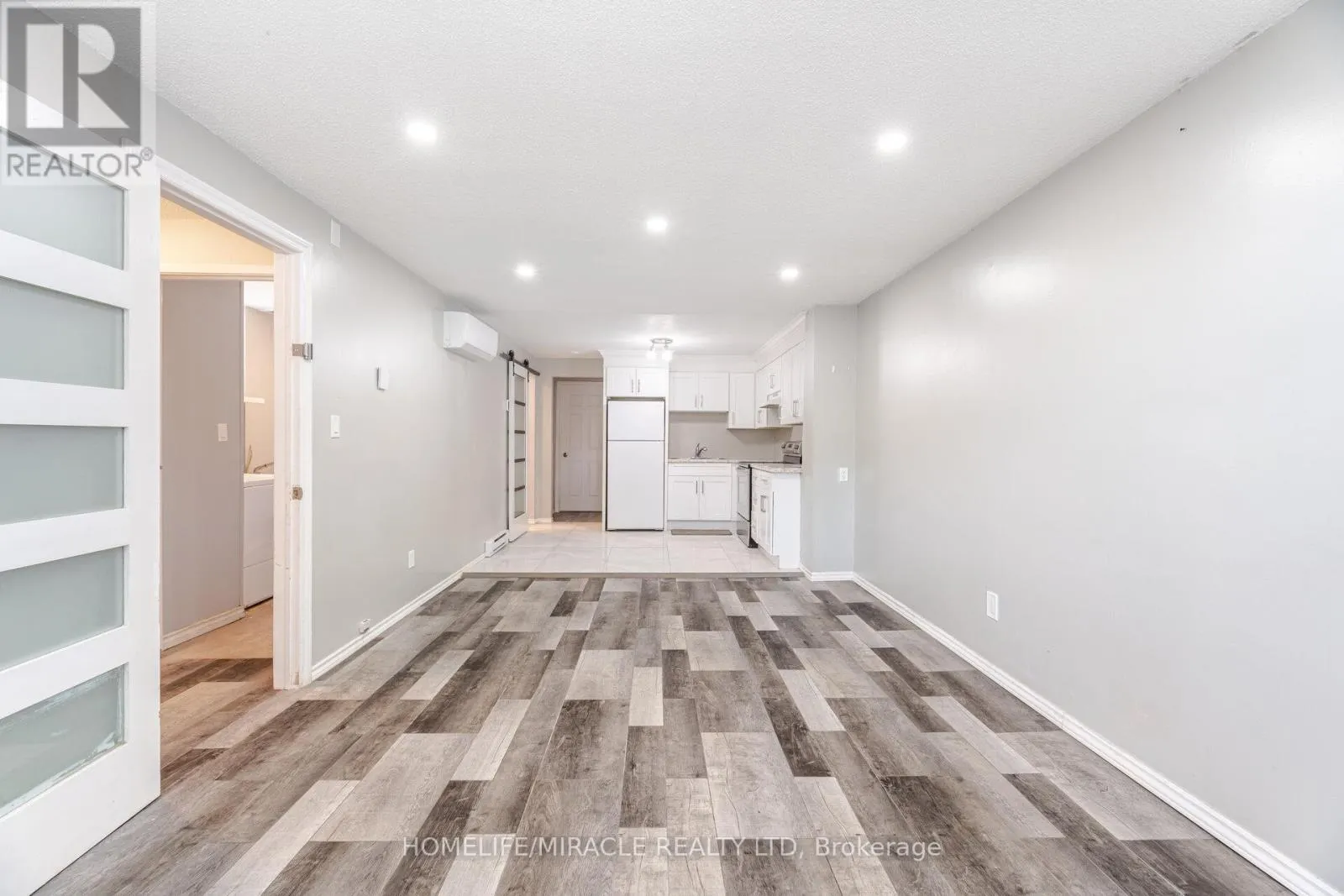 230 TAUNTON ROAD W