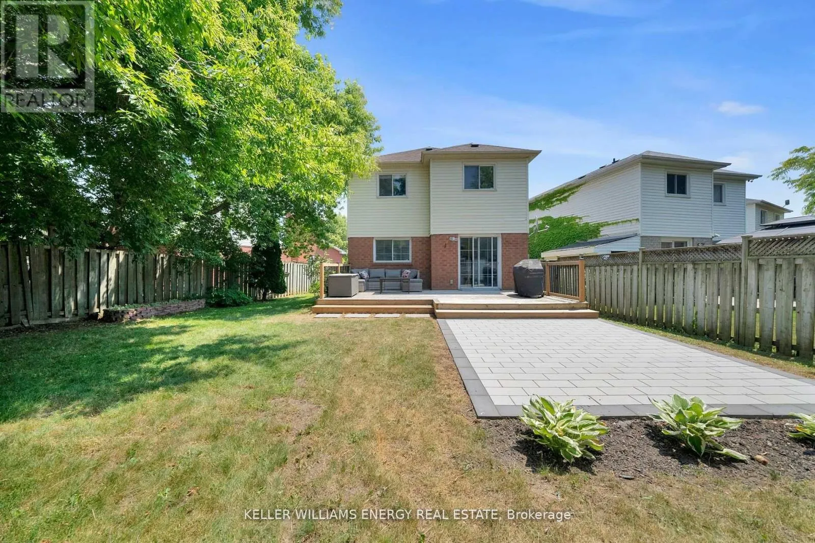 34 HOGAN CRESCENT
