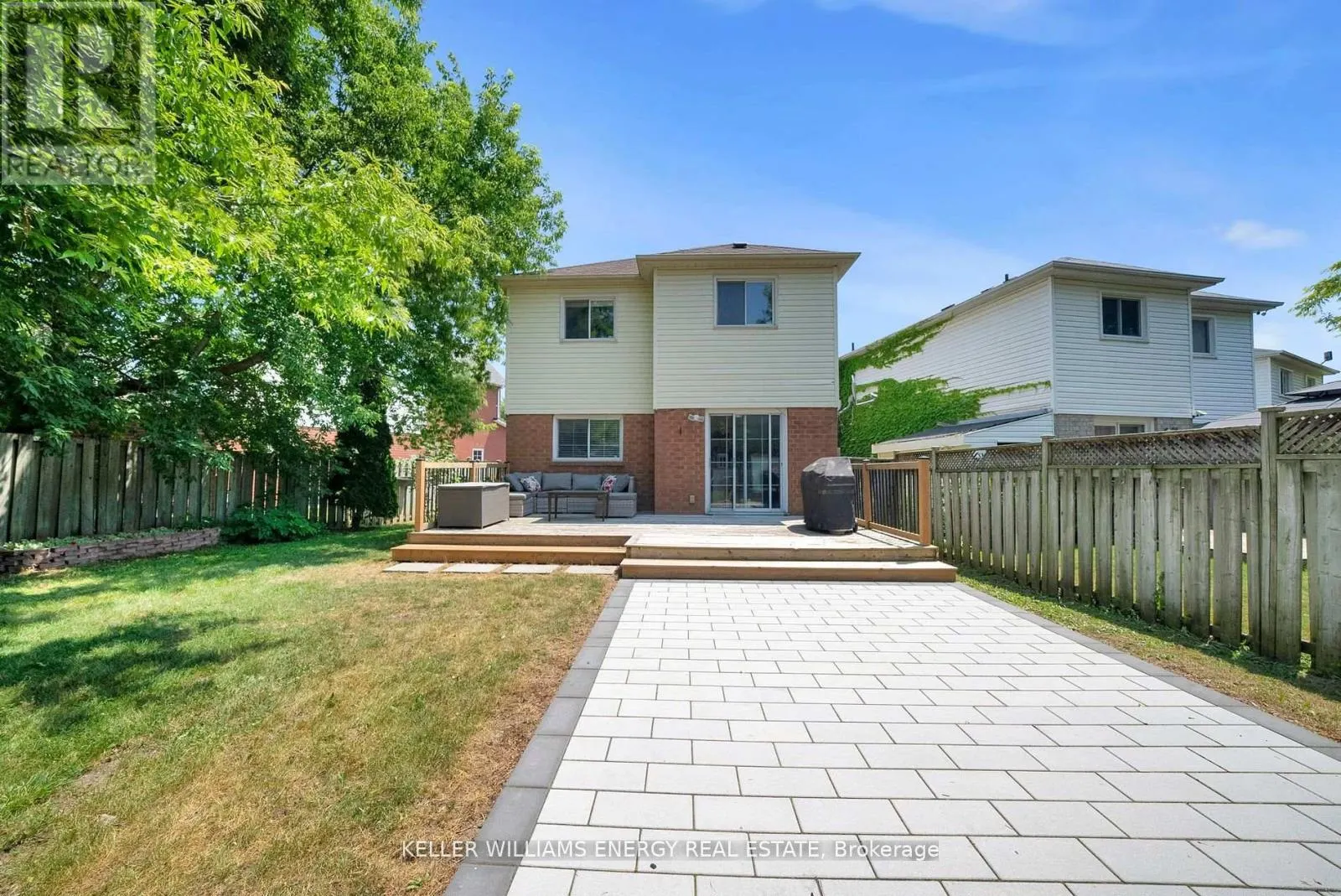34 HOGAN CRESCENT