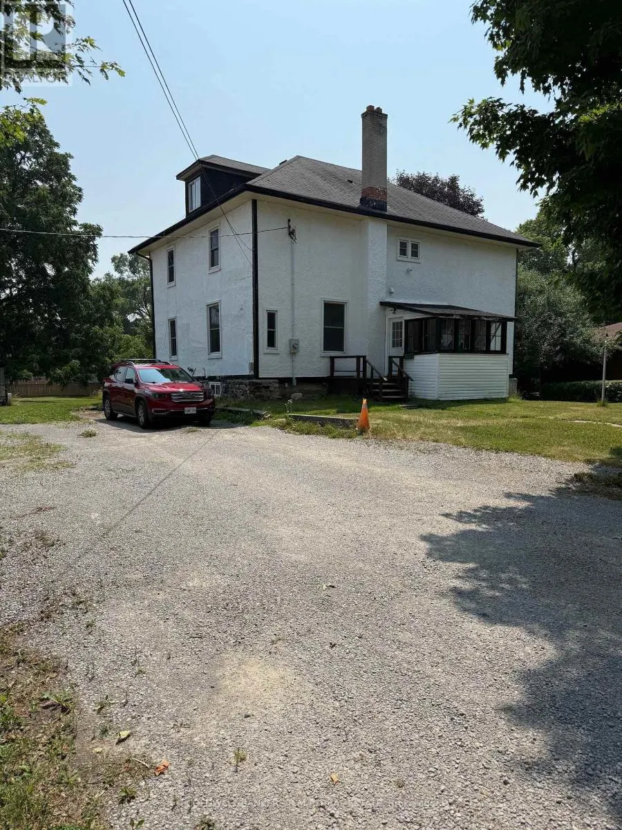 5 VIPOND ROAD W