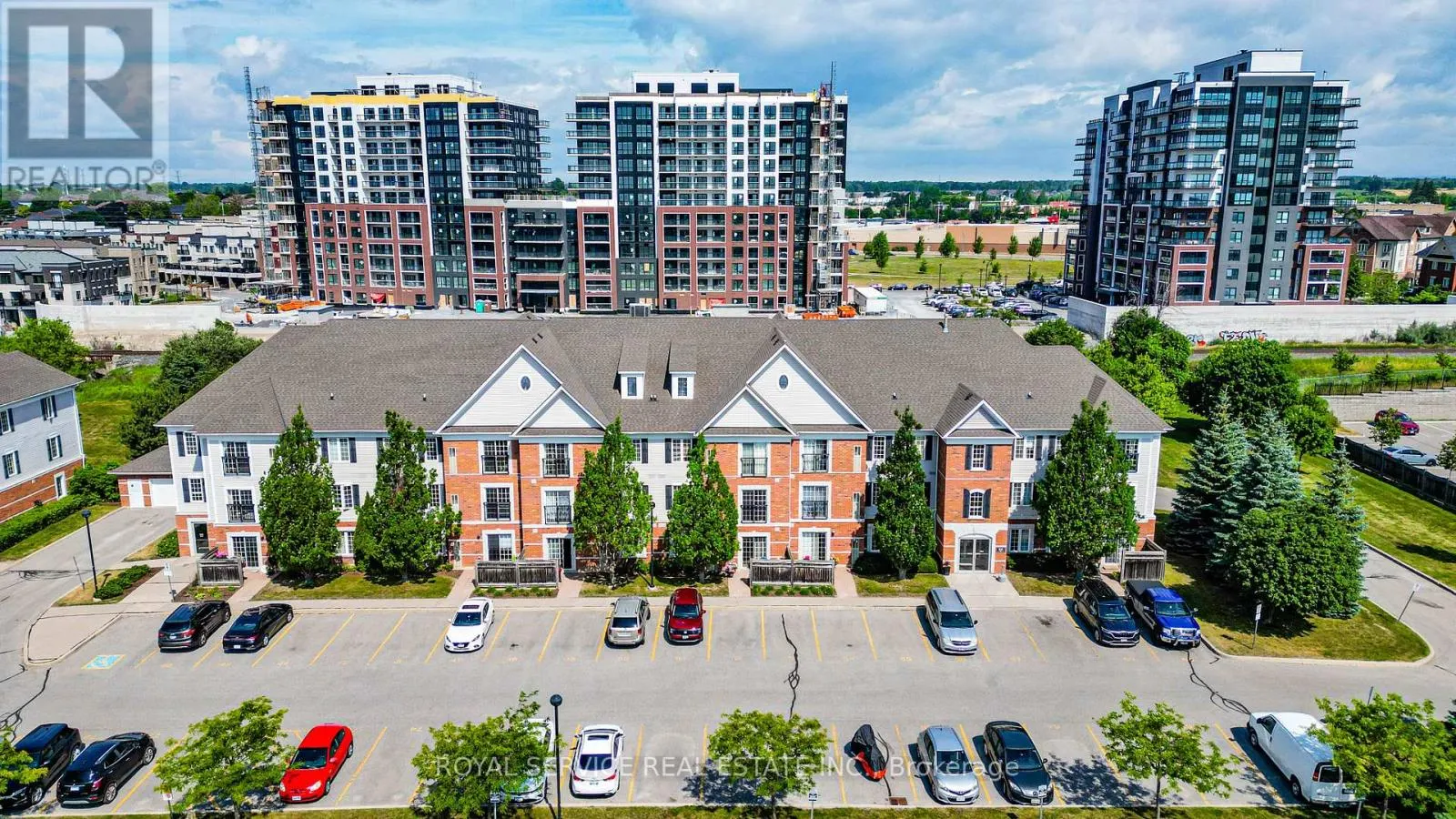 207 - 90 ASPEN SPRINGS DRIVE, #207