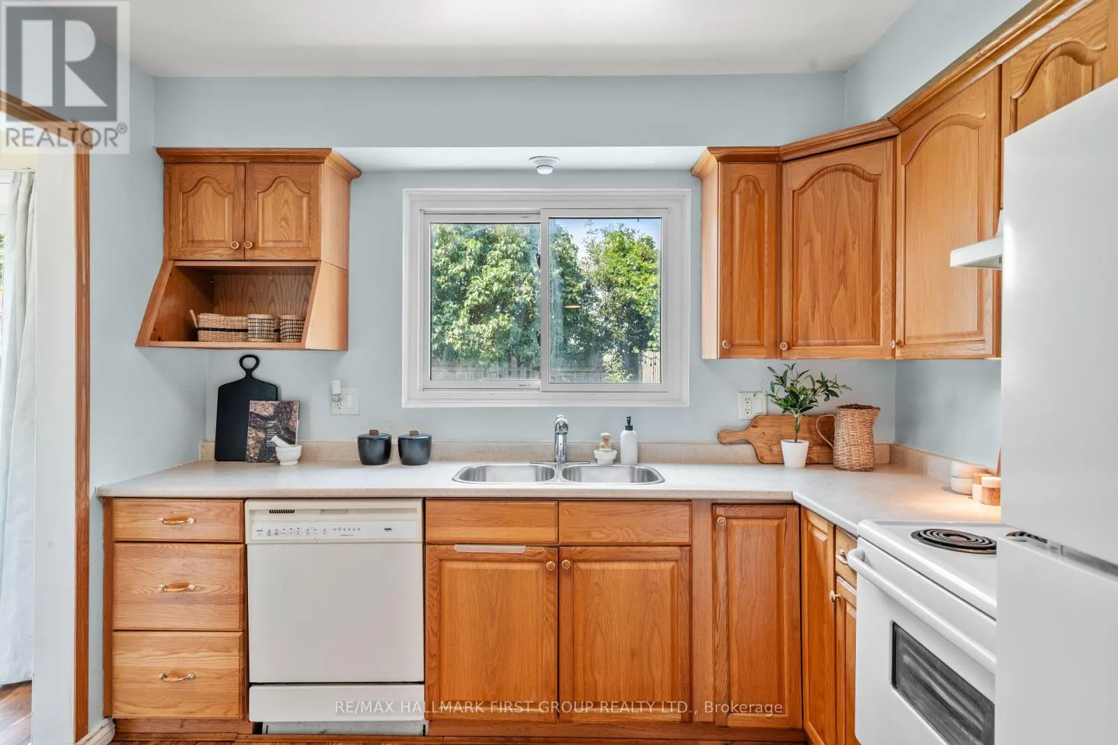 1257 FENELON CRESCENT