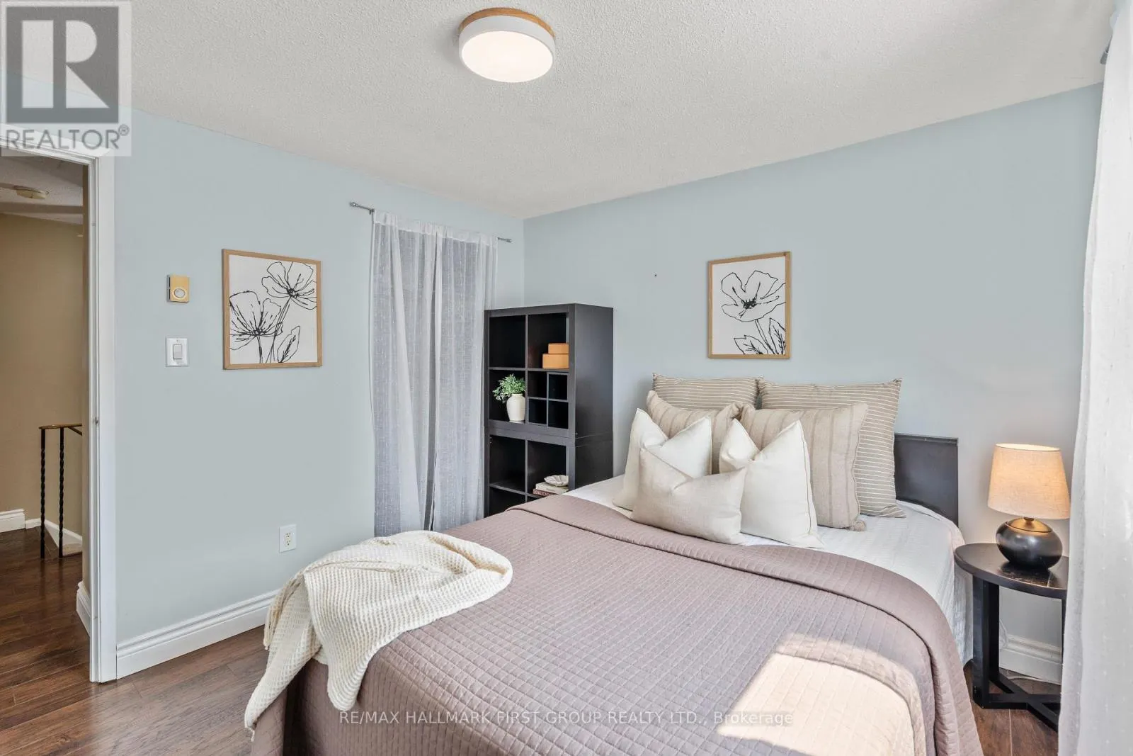 1257 FENELON CRESCENT