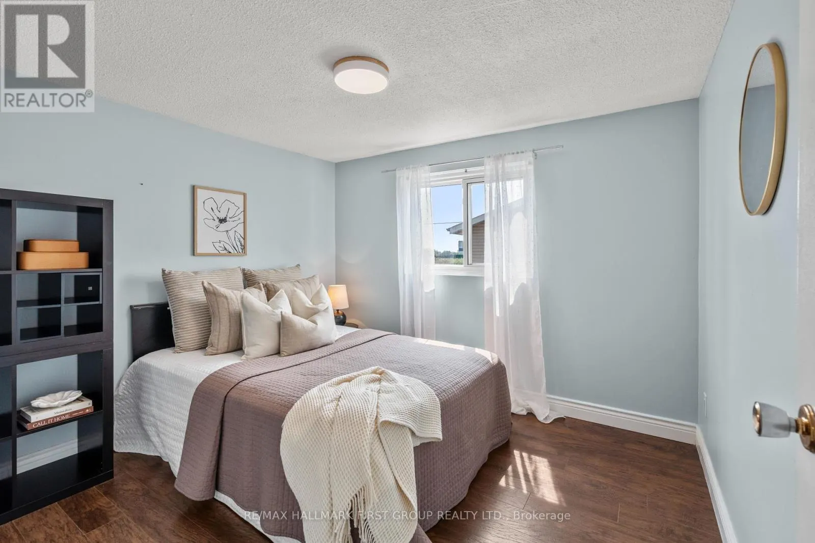 1257 FENELON CRESCENT
