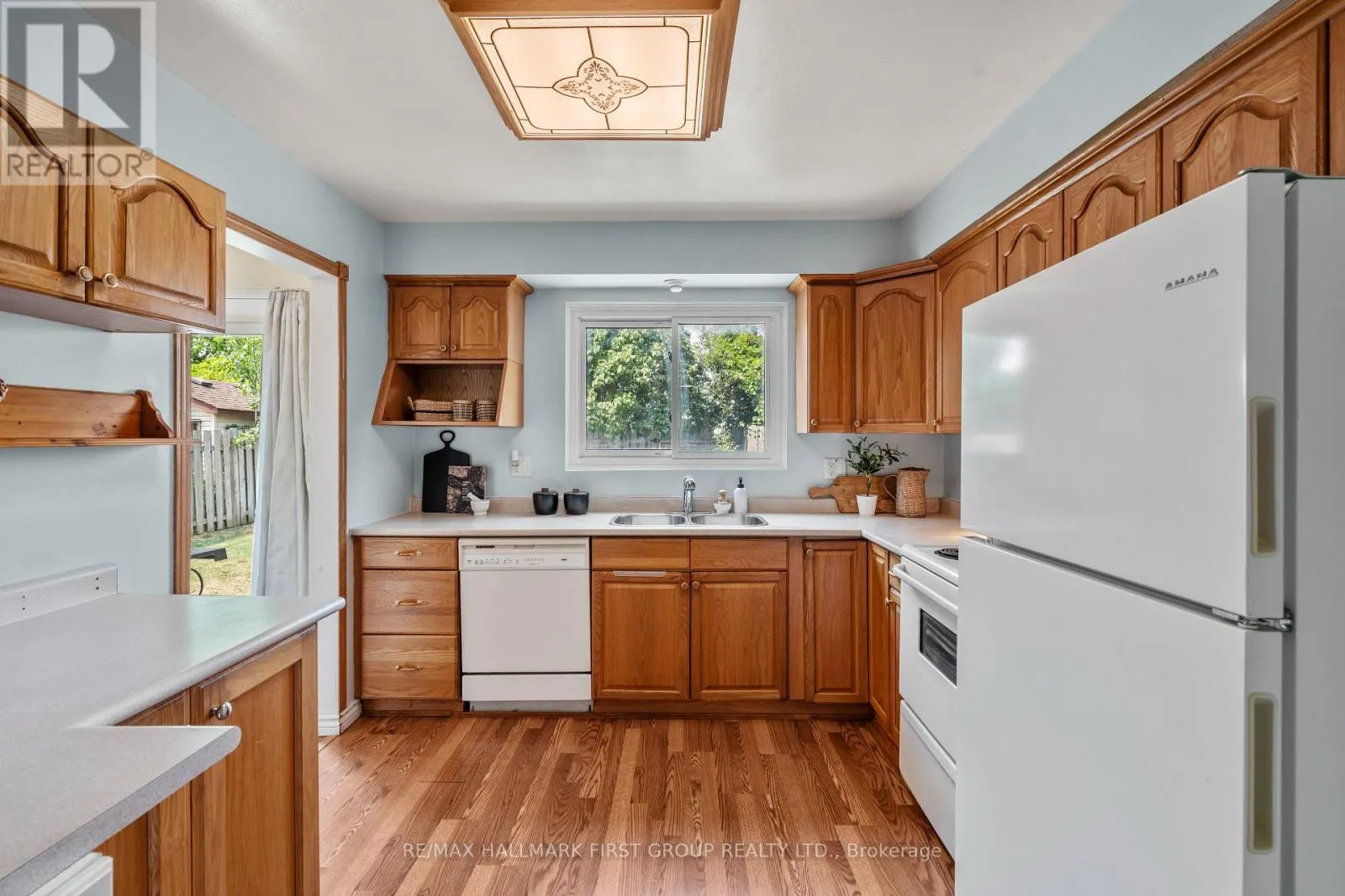 1257 FENELON CRESCENT