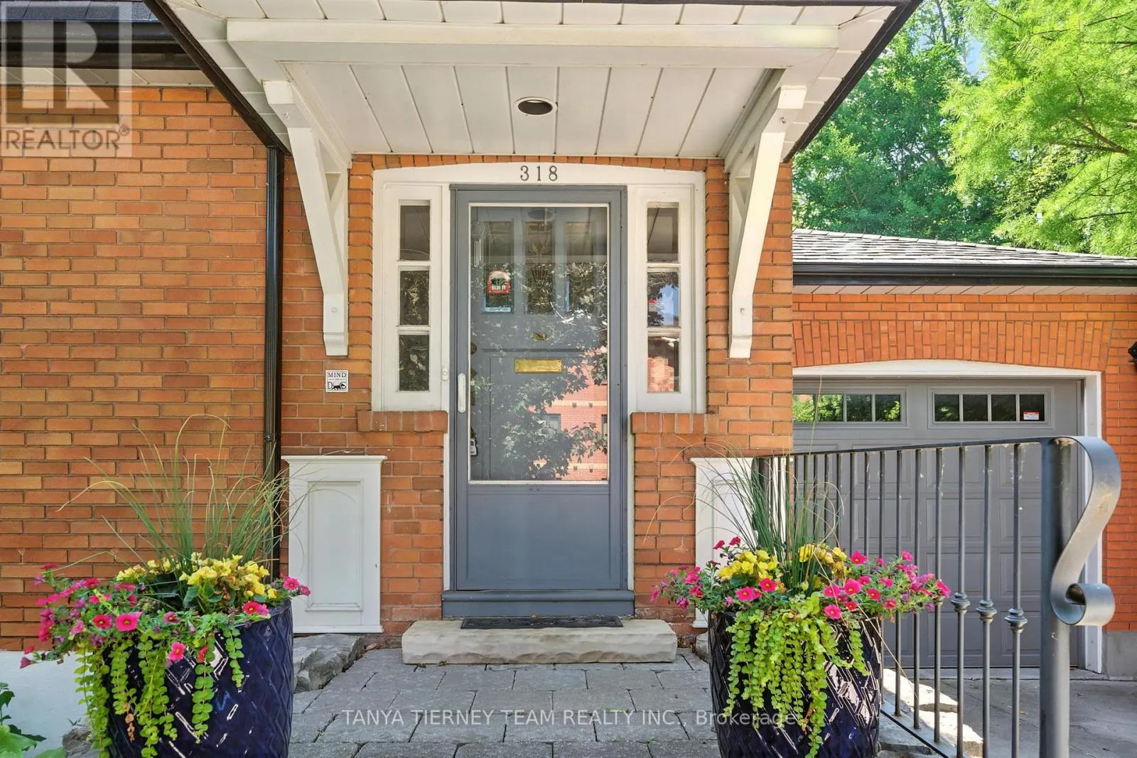 318 CENTRE STREET S
