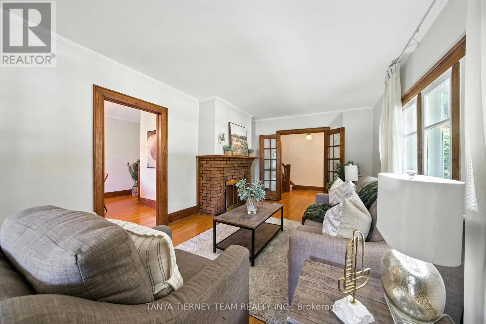 318 CENTRE STREET S