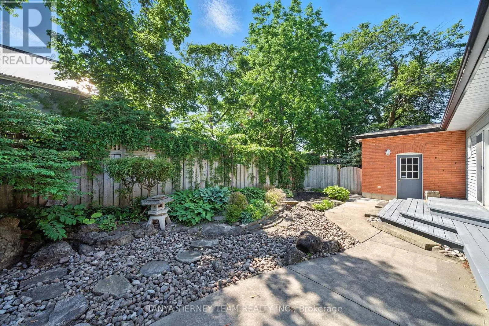 318 CENTRE STREET S
