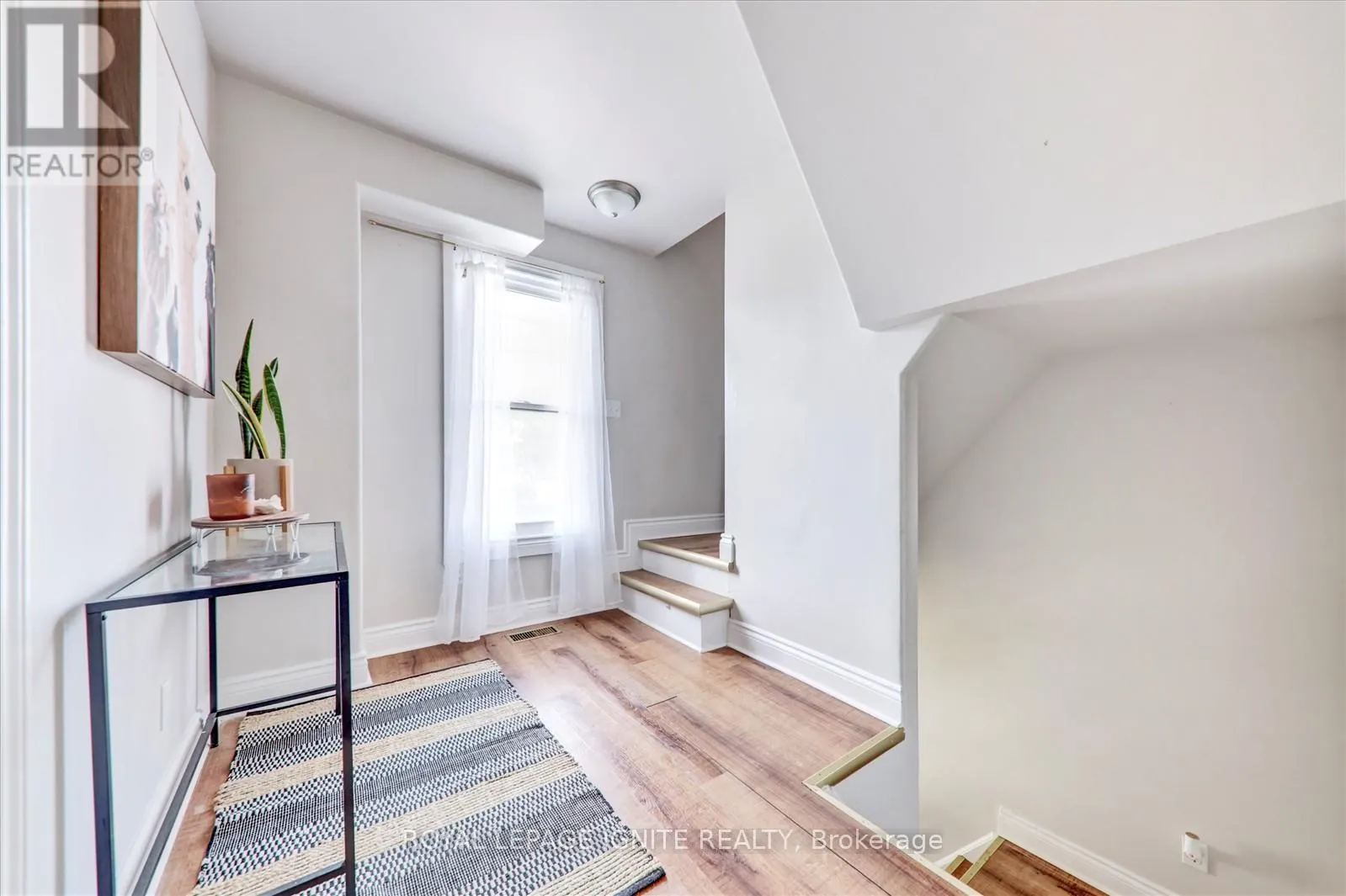 21 COLBORNE STREET W