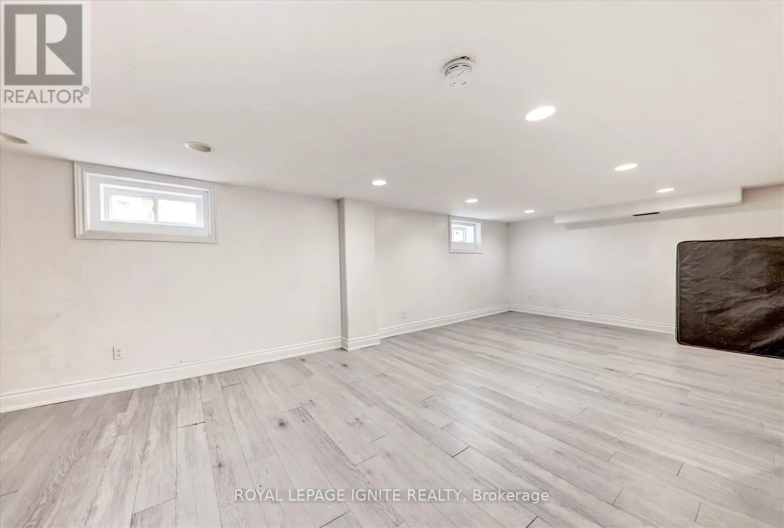 21 COLBORNE STREET W