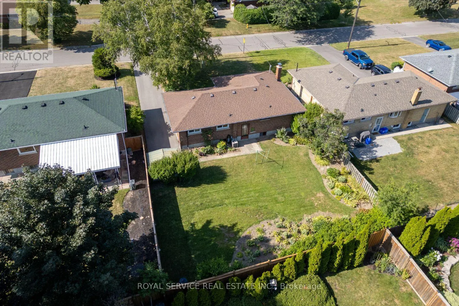 389 GLENCASTLE AVENUE