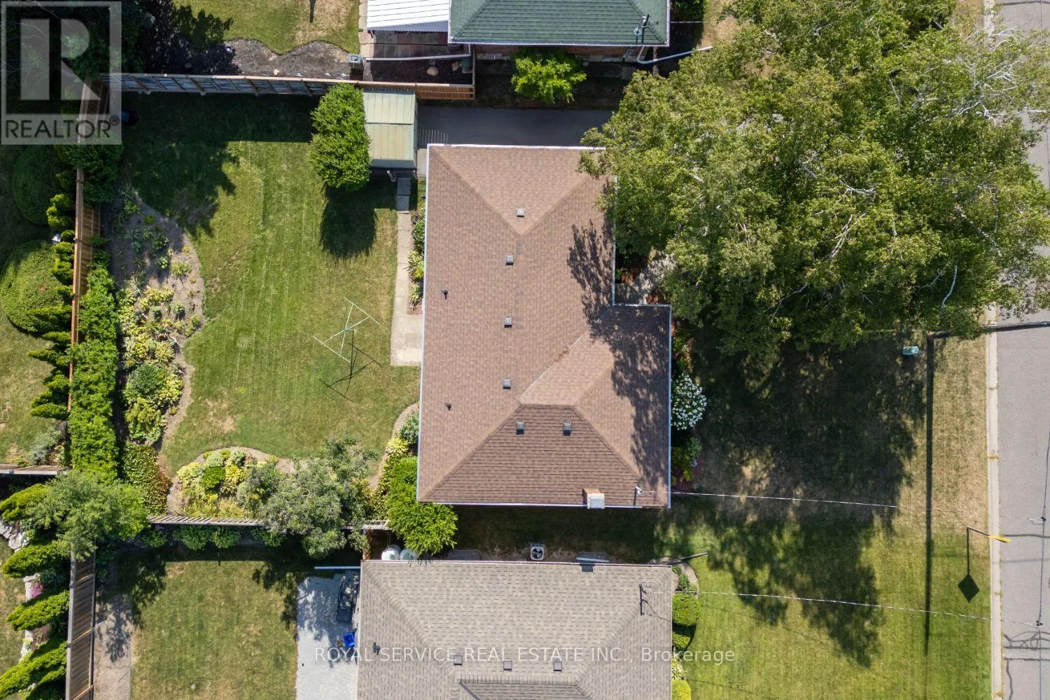 389 GLENCASTLE AVENUE