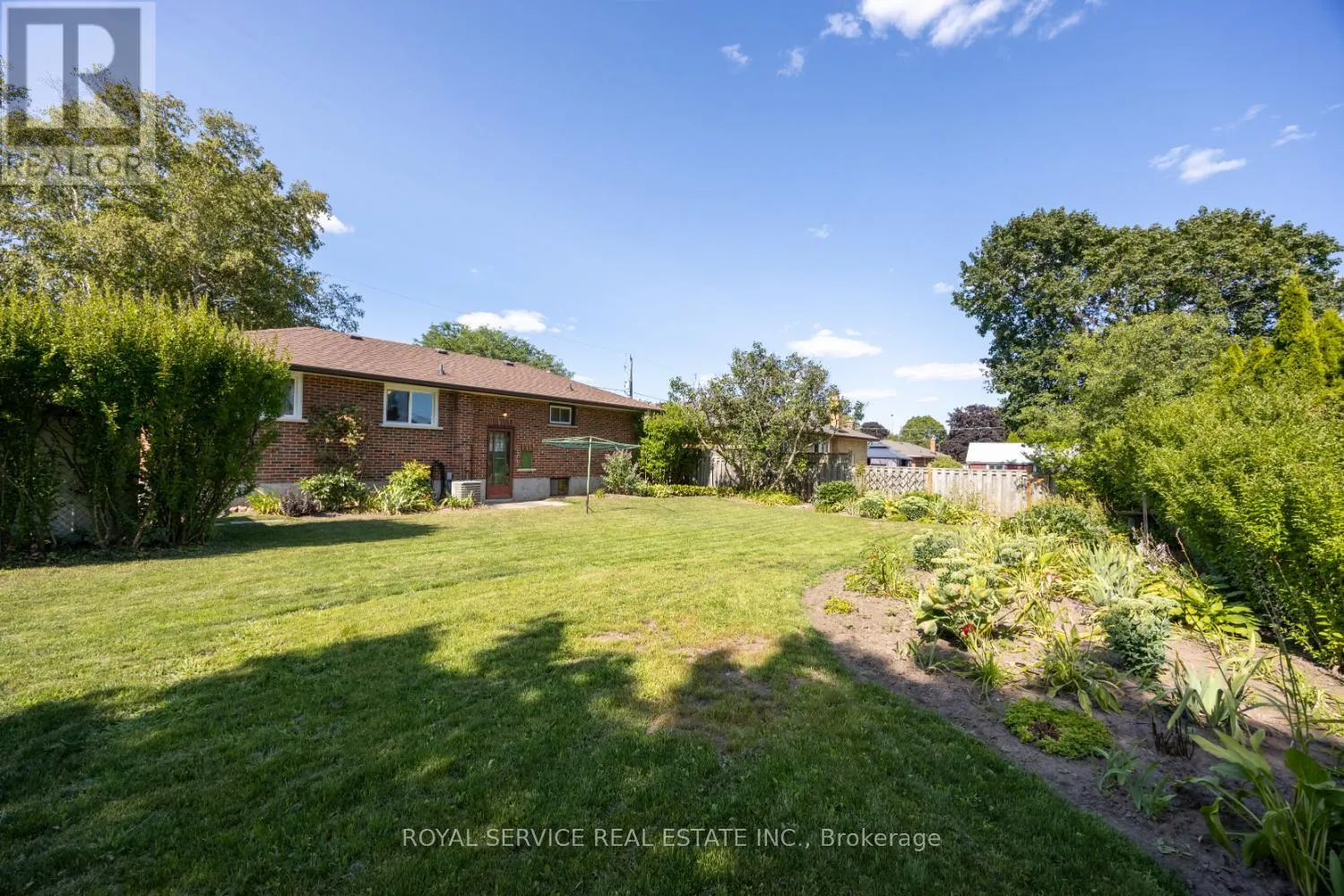 389 GLENCASTLE AVENUE