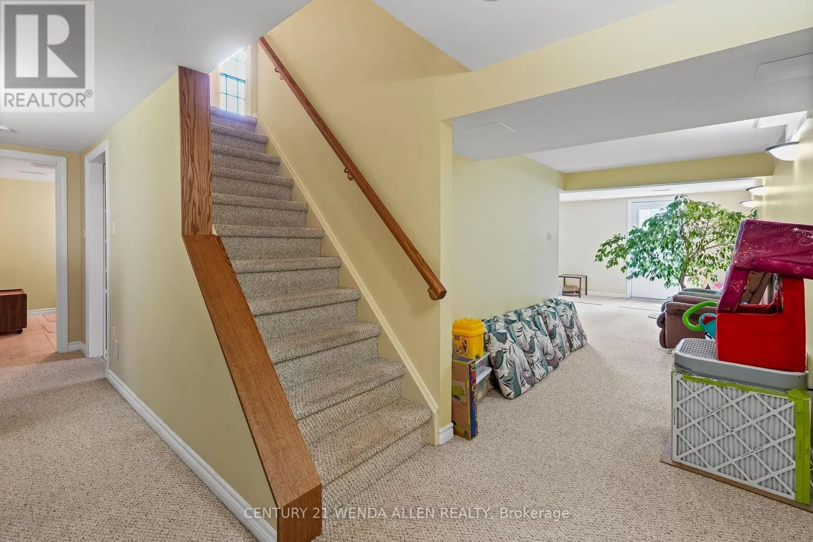 63 HARLAND CRESCENT