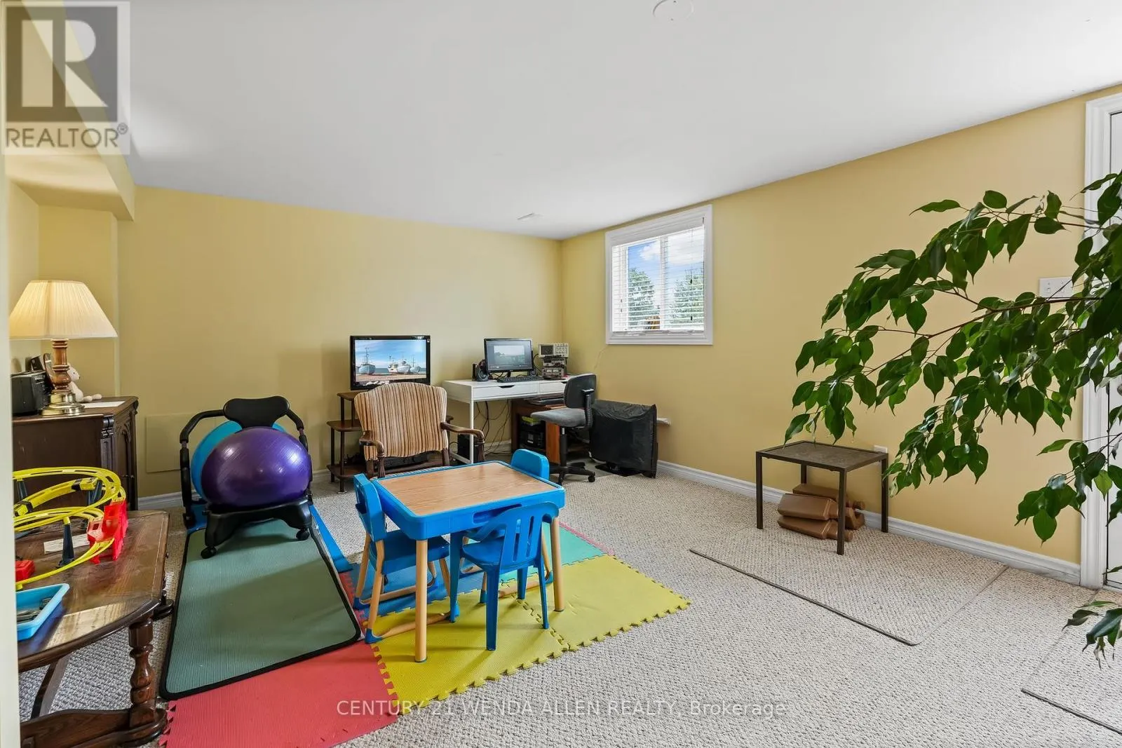 63 HARLAND CRESCENT