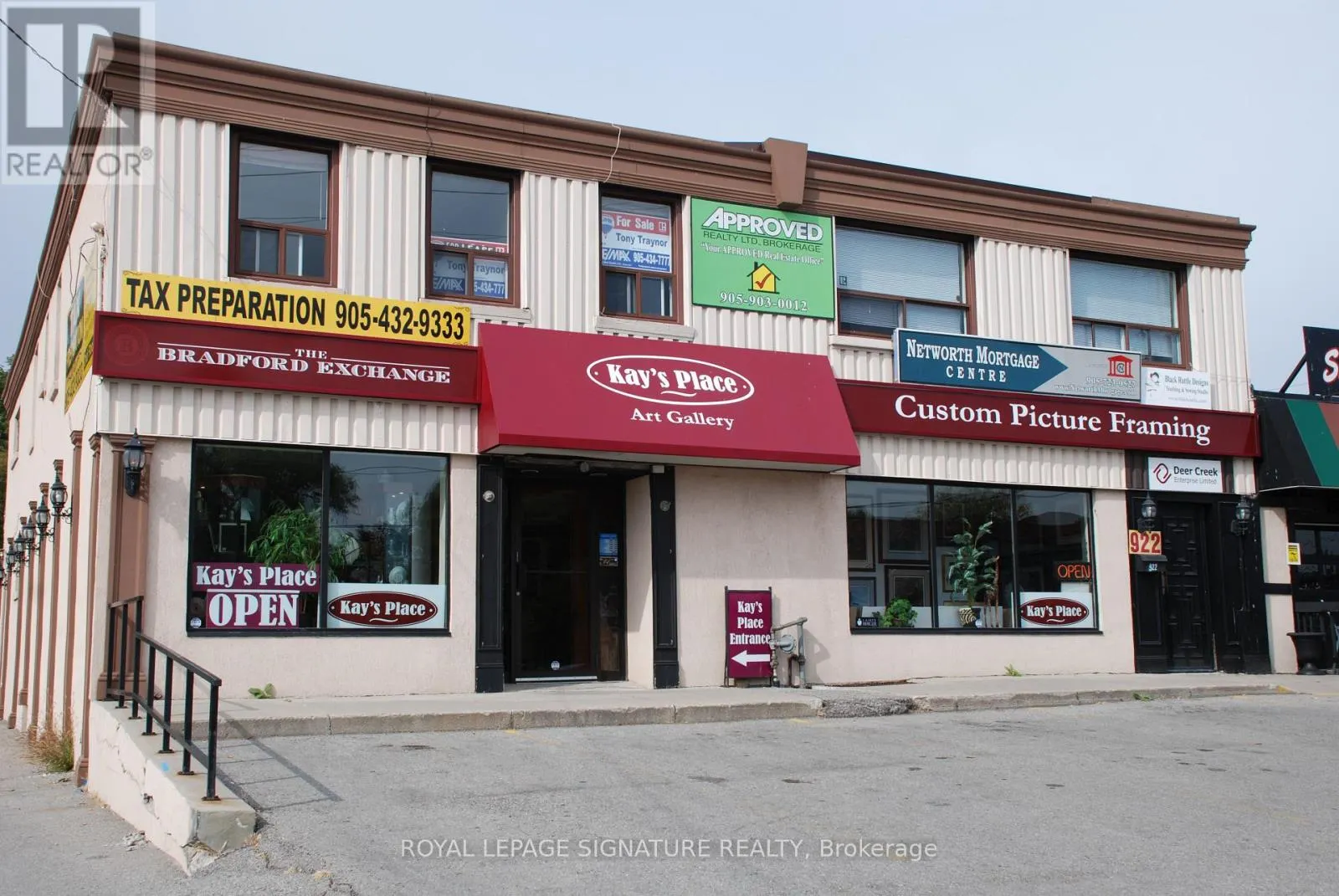 922 SIMCOE STREET