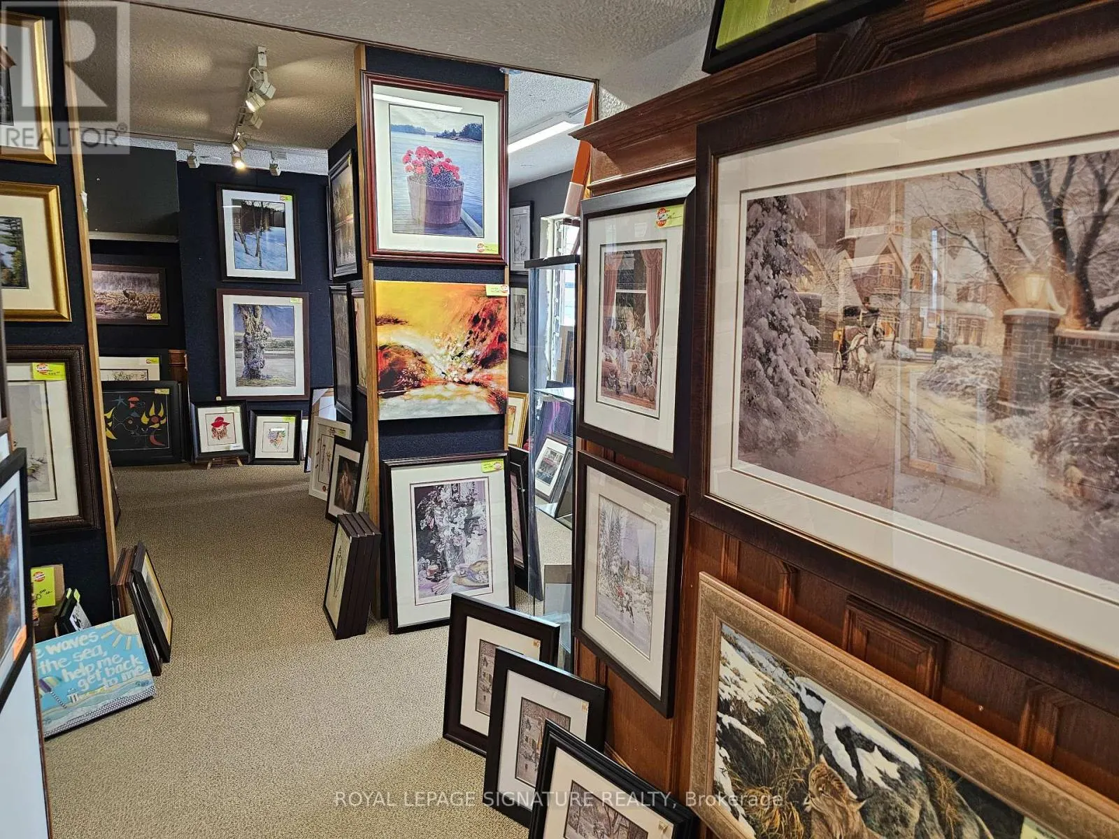 922 SIMCOE STREET