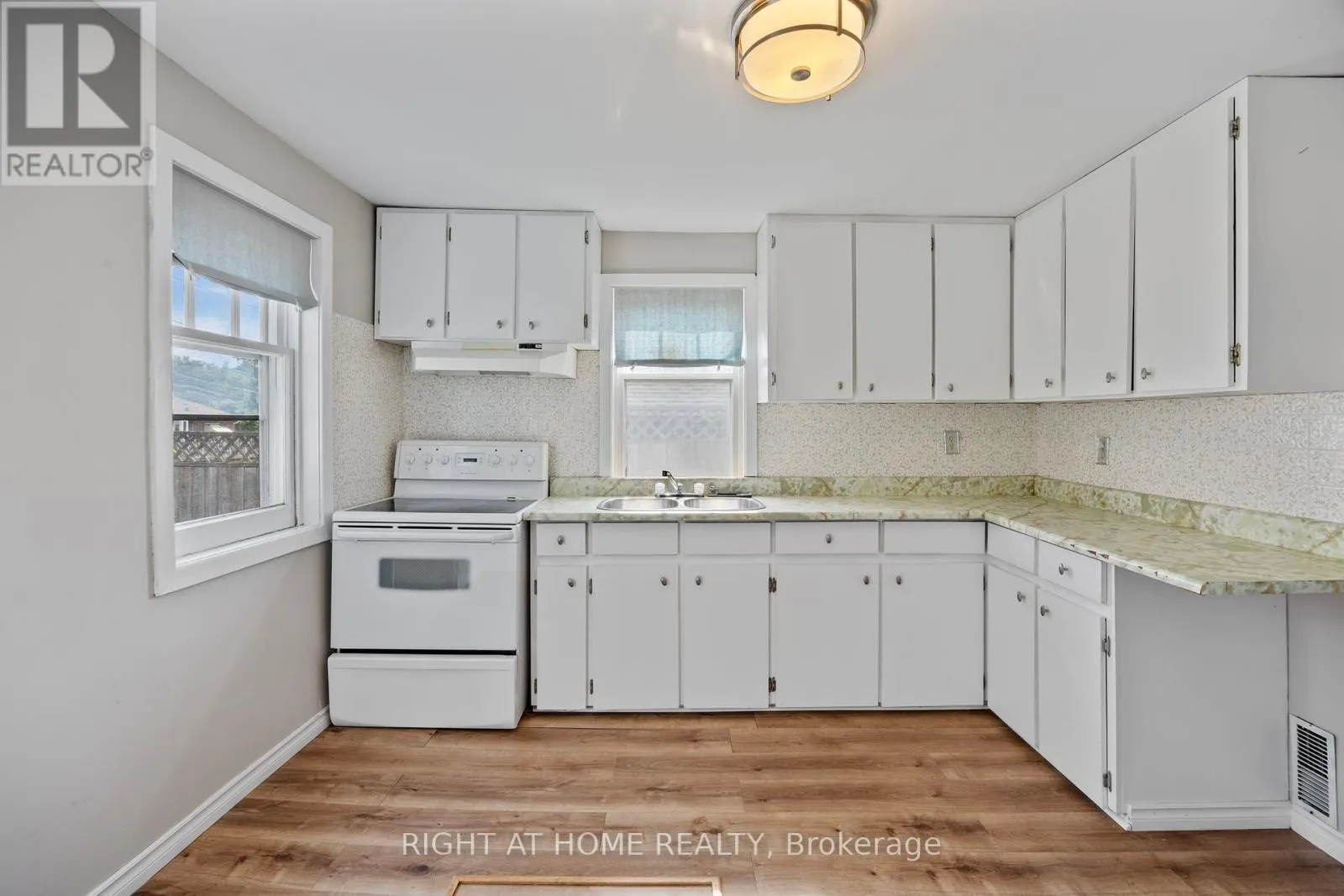 564 TAYLOR AVENUE SW