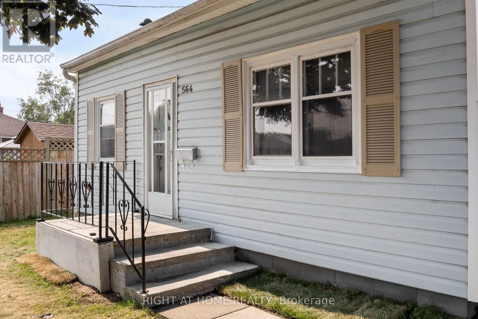 564 TAYLOR AVENUE SW