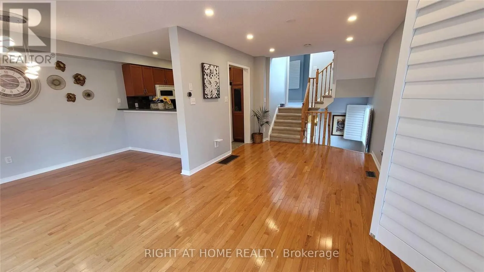 135 STOKELY CRESCENT