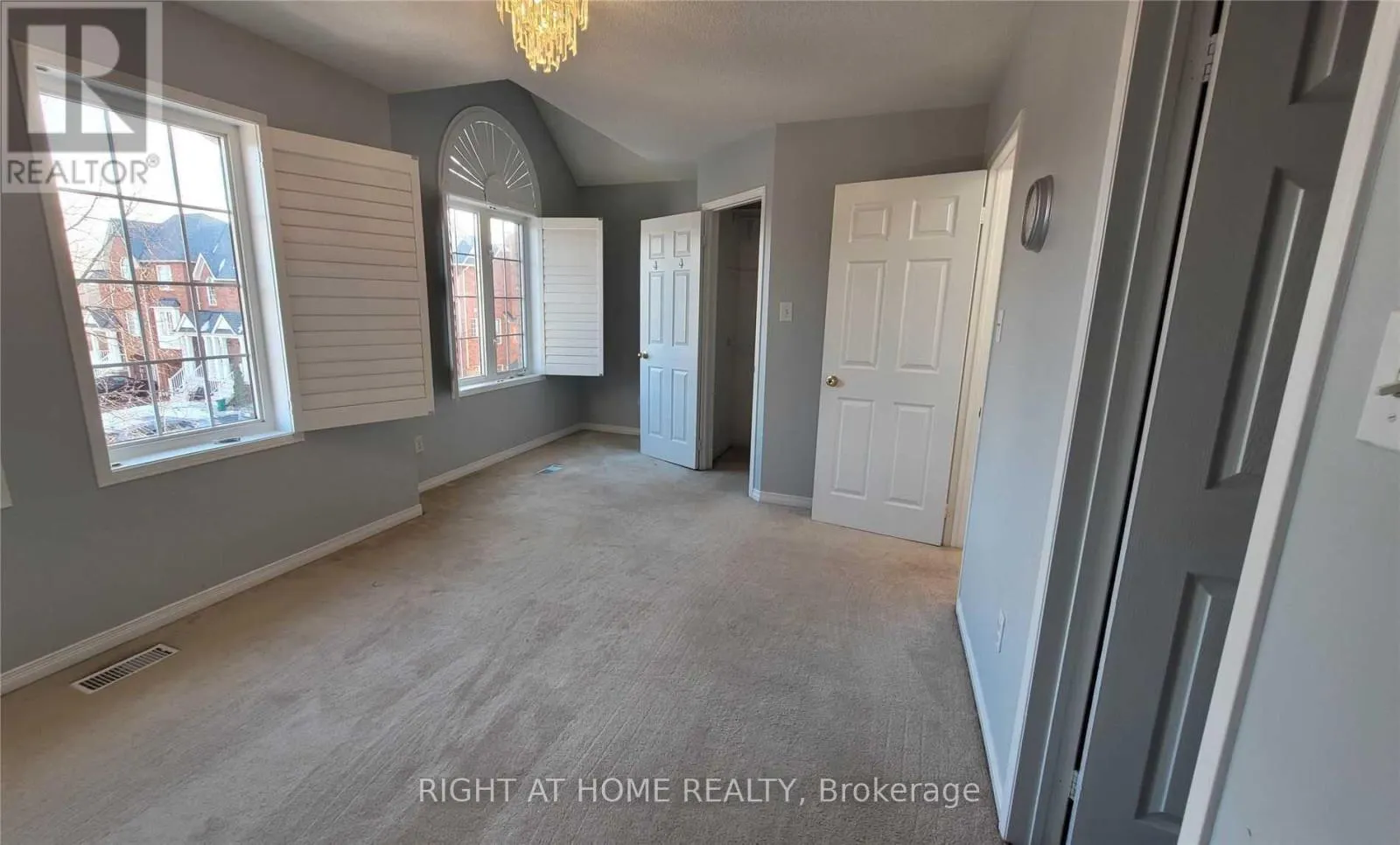 135 STOKELY CRESCENT