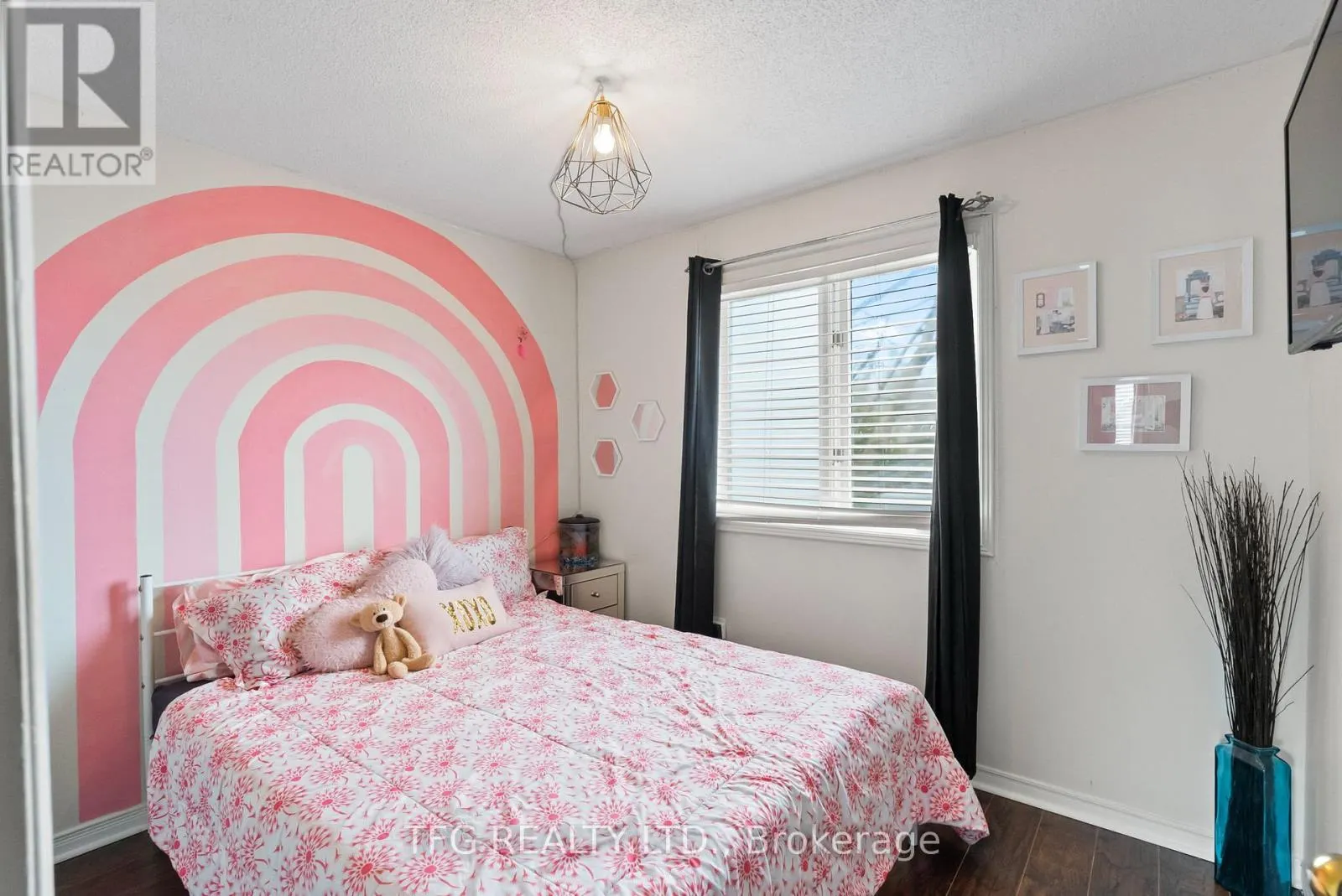2 GOLDPINE AVENUE