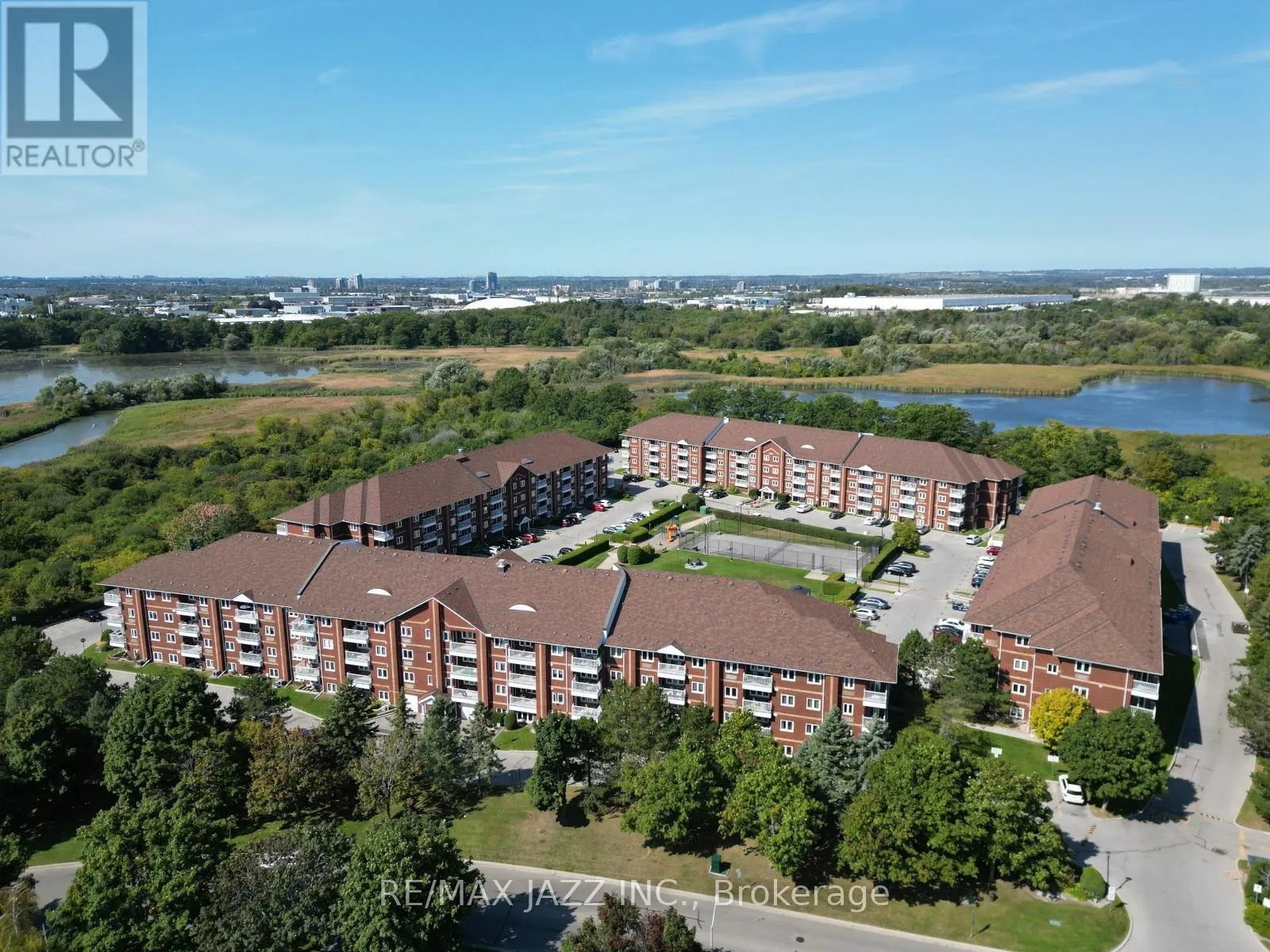 411 - 195 LAKE DRIVEWAY W, #411
