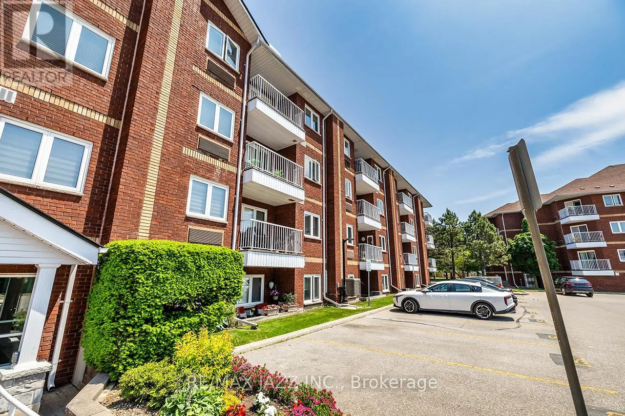 411 - 195 LAKE DRIVEWAY W, #411
