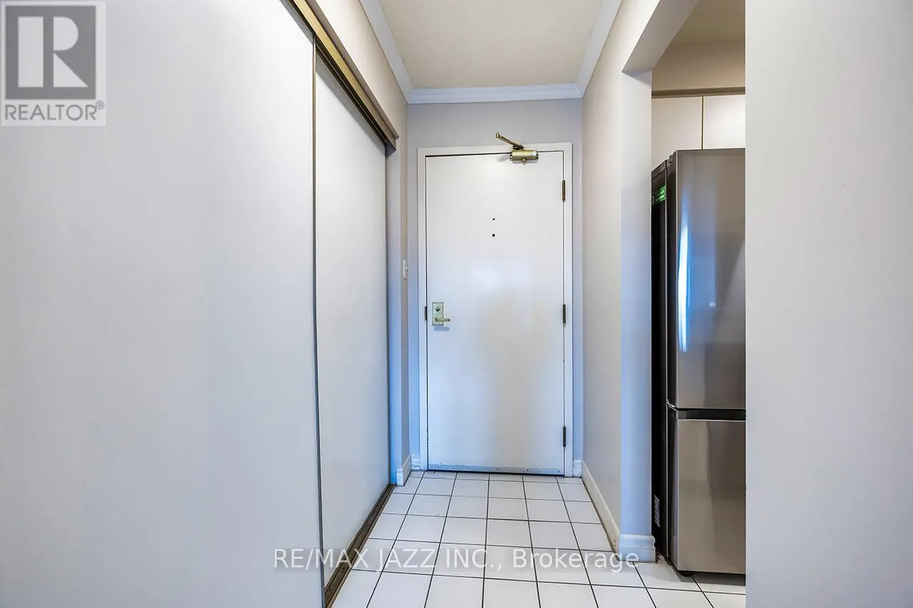 411 - 195 LAKE DRIVEWAY W, #411