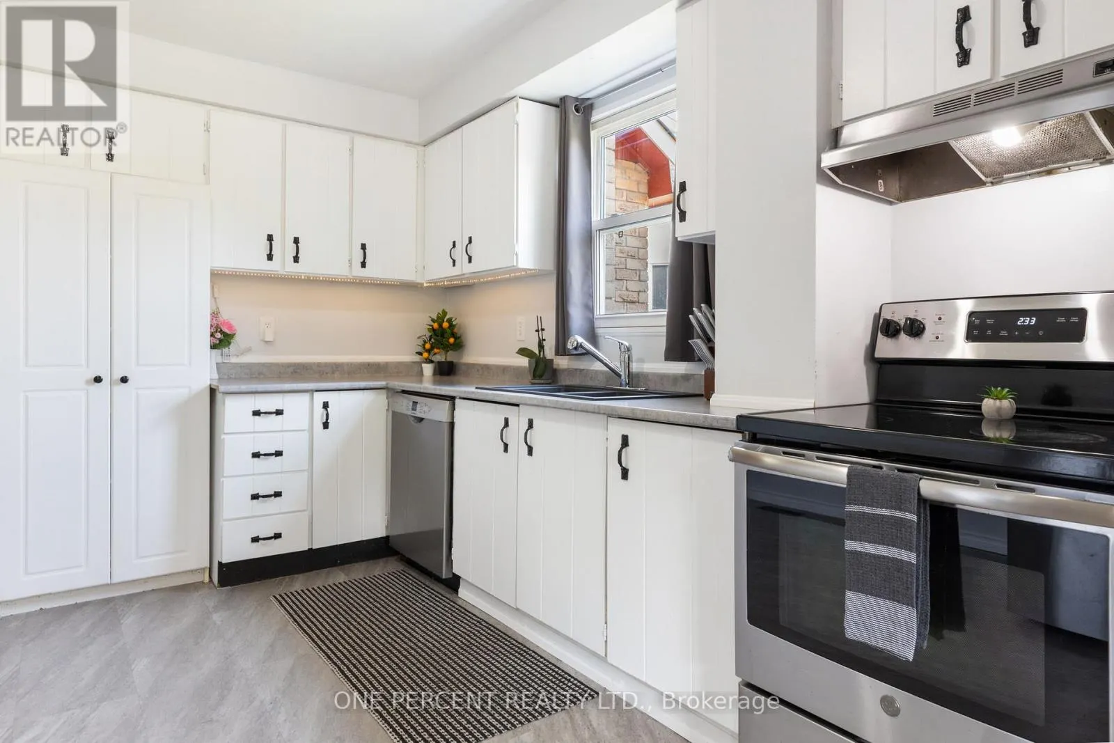 11 BEECROFT COURT