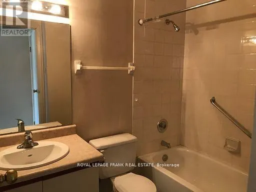 204 - 552 DUNDAS STREET E, #204