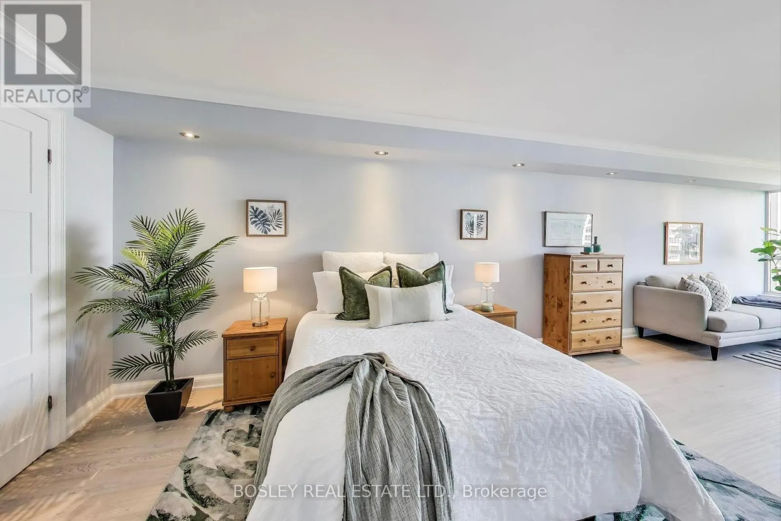 926 - 1880 VALLEY FARM ROAD