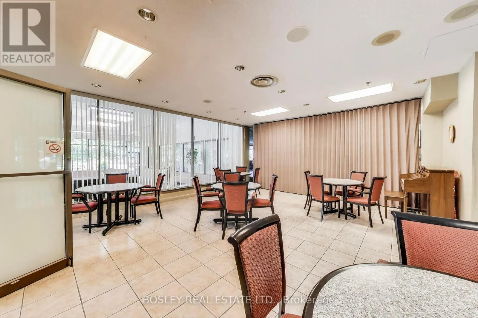 926 - 1880 VALLEY FARM ROAD