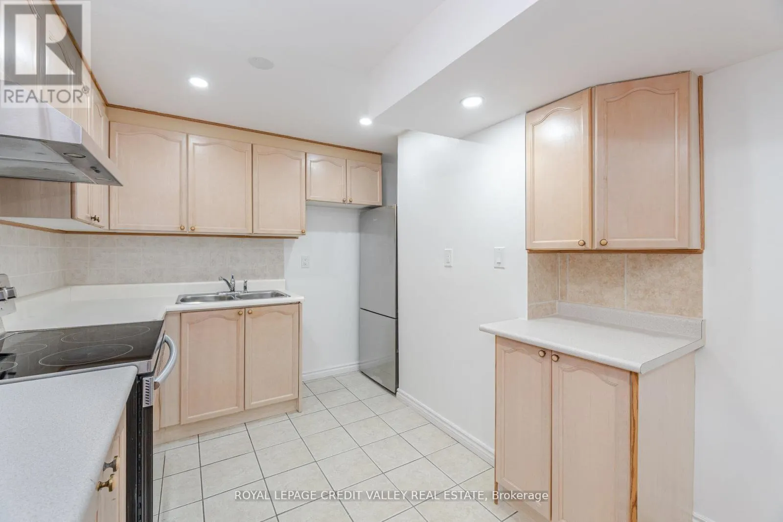 12 GREENHALF DRIVE