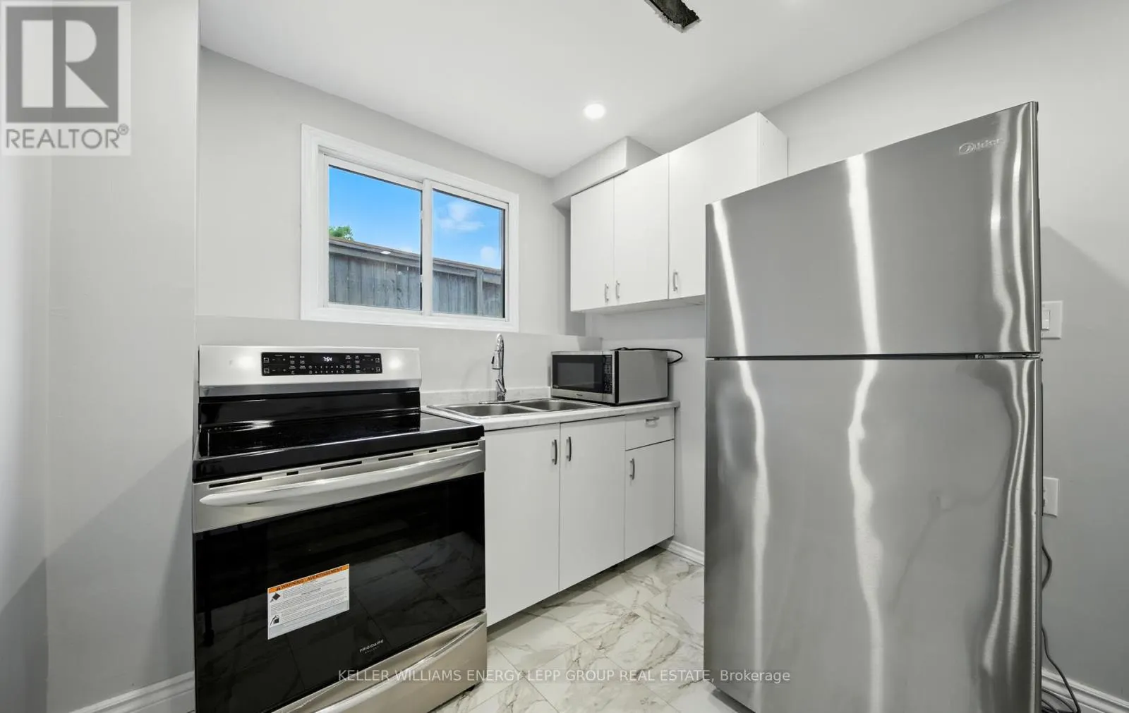 246 LAKEVIEW PARK AVENUE