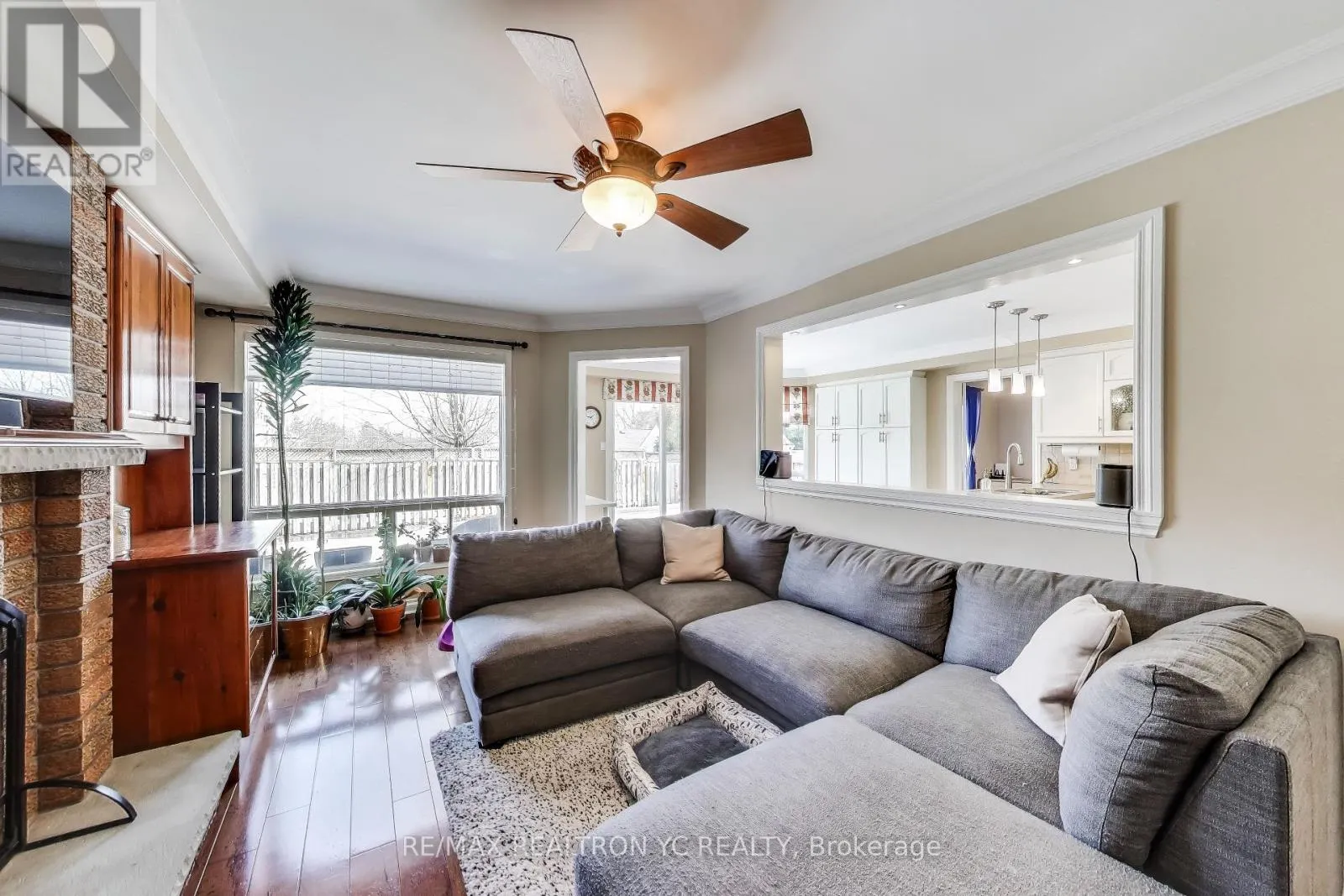 896 DARWIN DRIVE