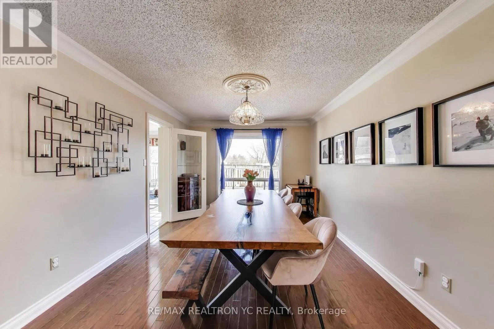 896 DARWIN DRIVE