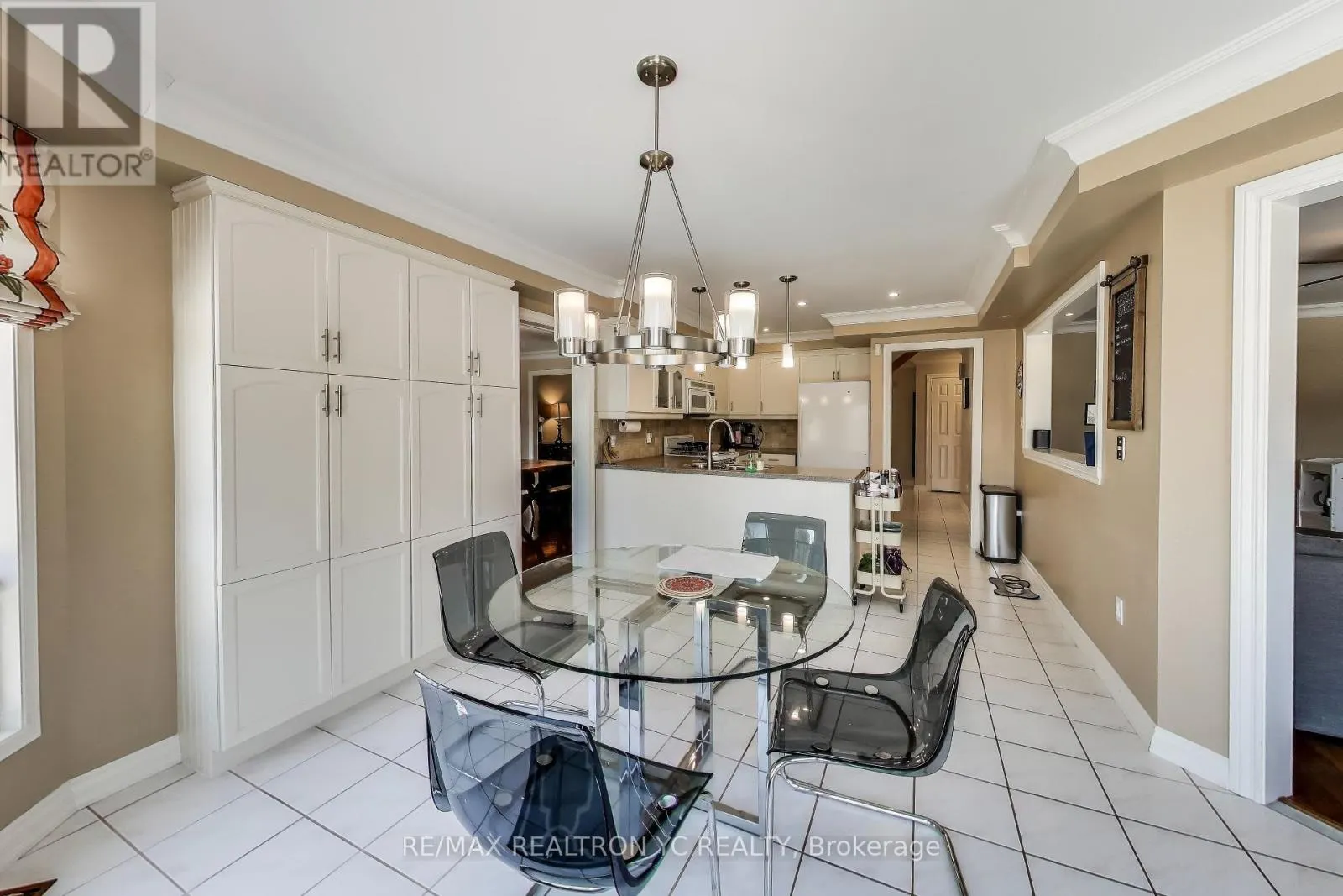 896 DARWIN DRIVE