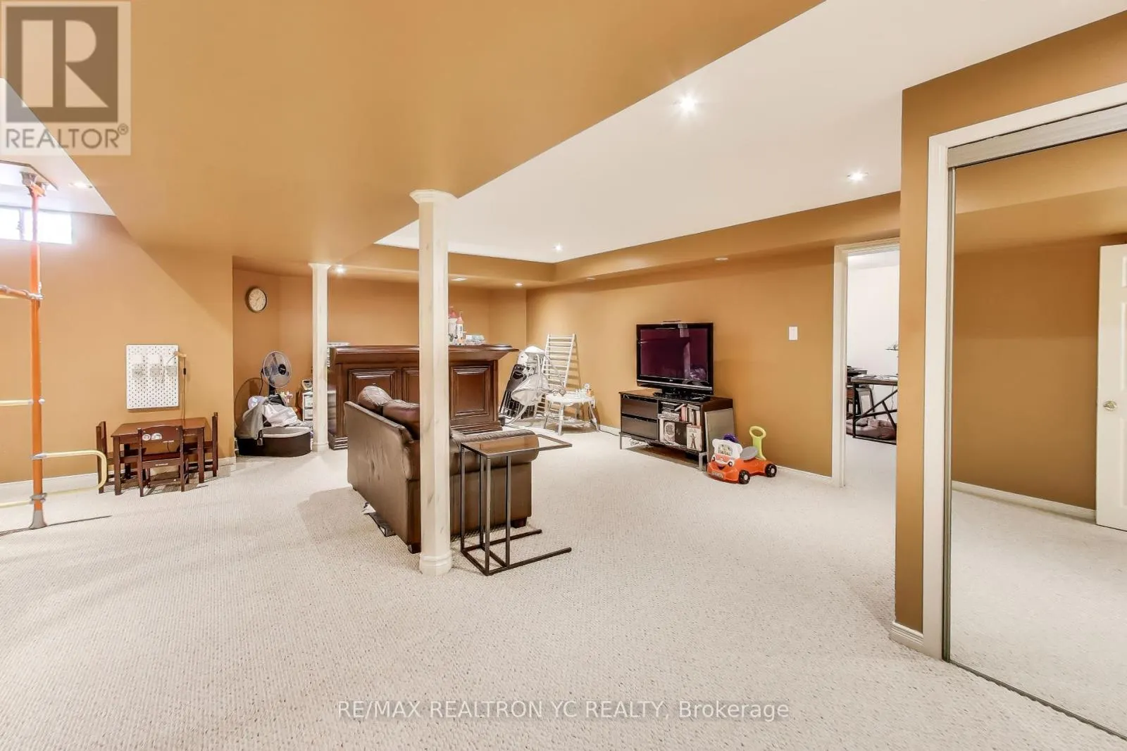 896 DARWIN DRIVE