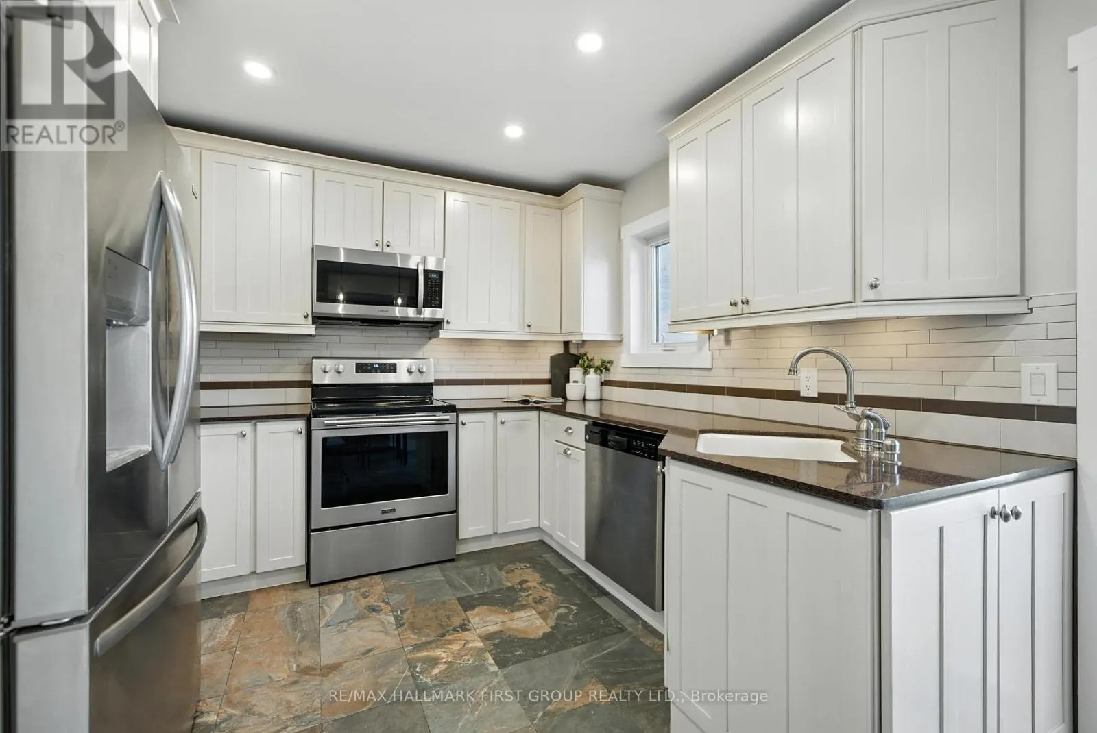1509 STURGEON COURT