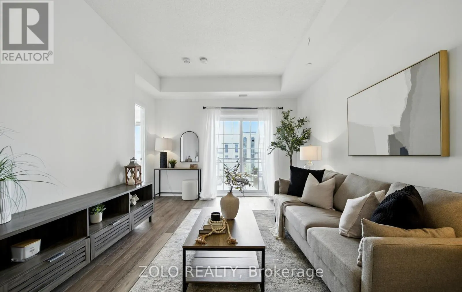 215 - 50 LAKEBREEZE DRIVE
