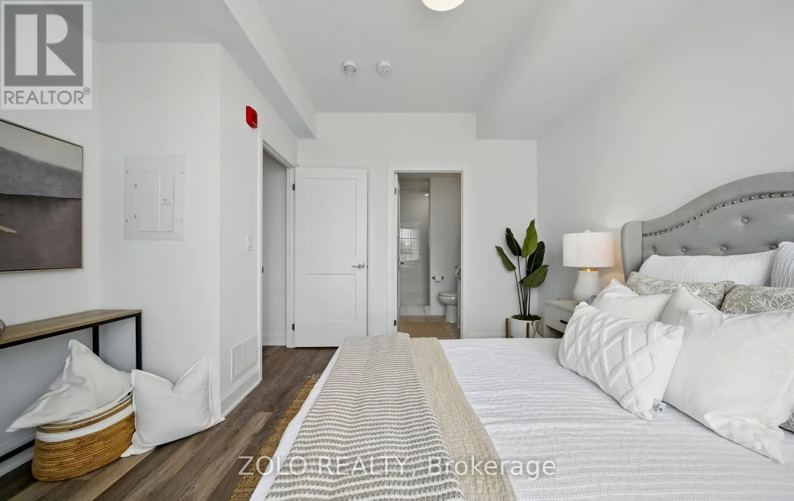 215 - 50 LAKEBREEZE DRIVE