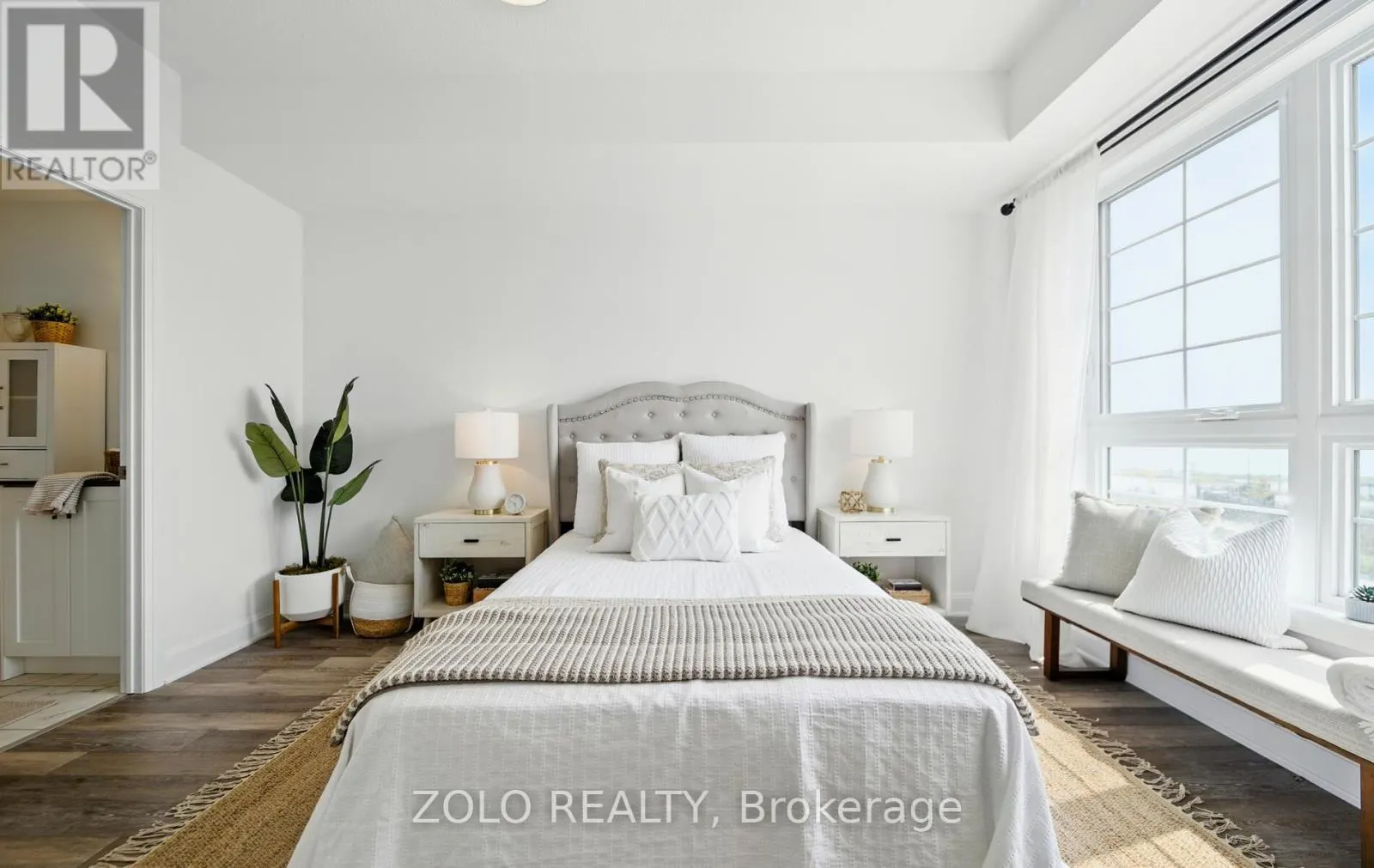 215 - 50 LAKEBREEZE DRIVE