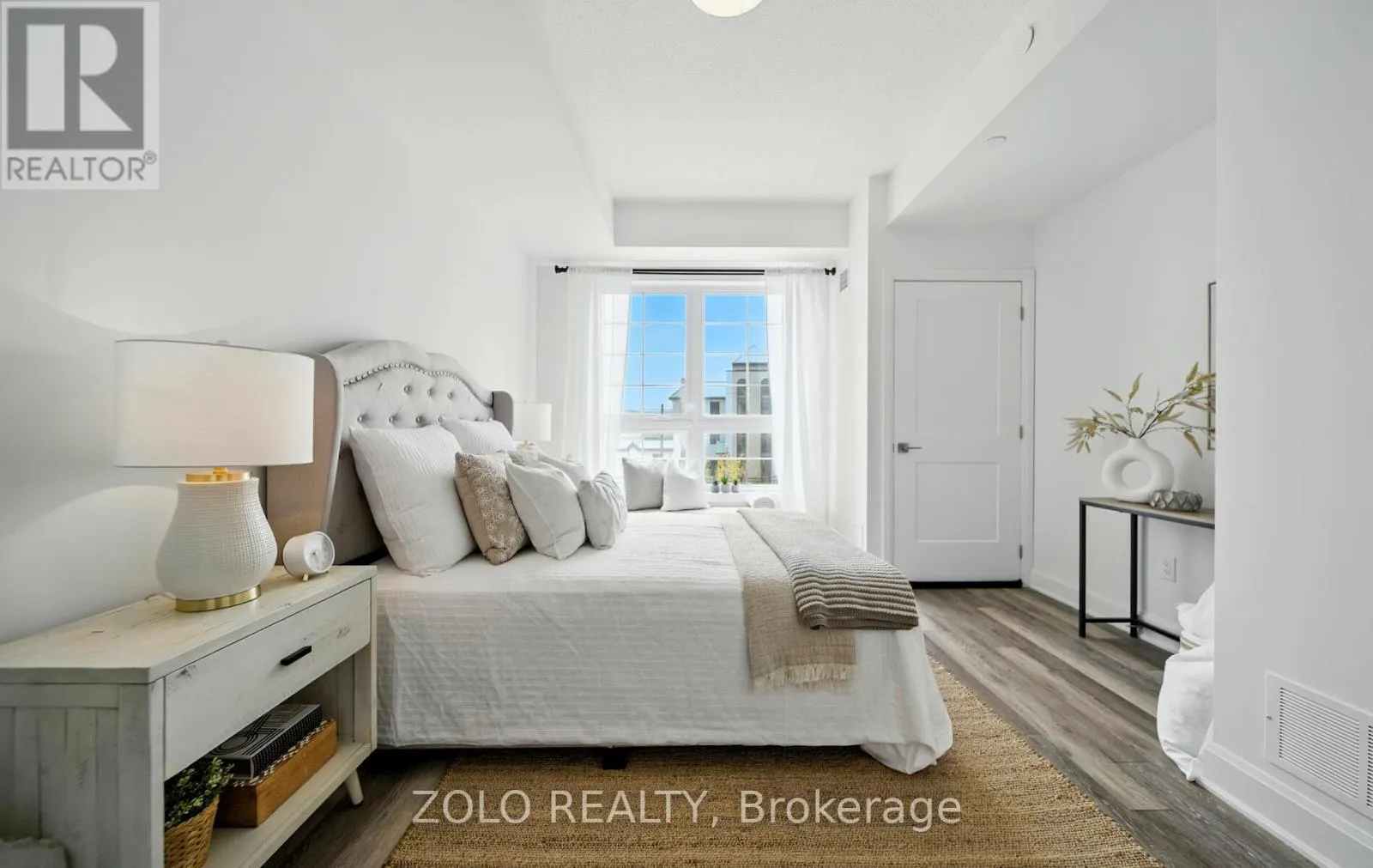 215 - 50 LAKEBREEZE DRIVE