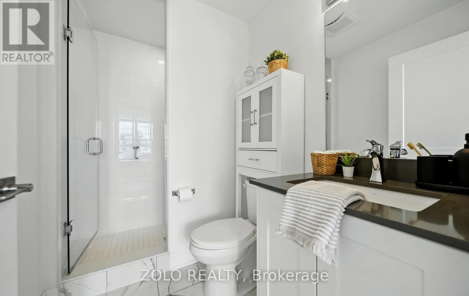 215 - 50 LAKEBREEZE DRIVE