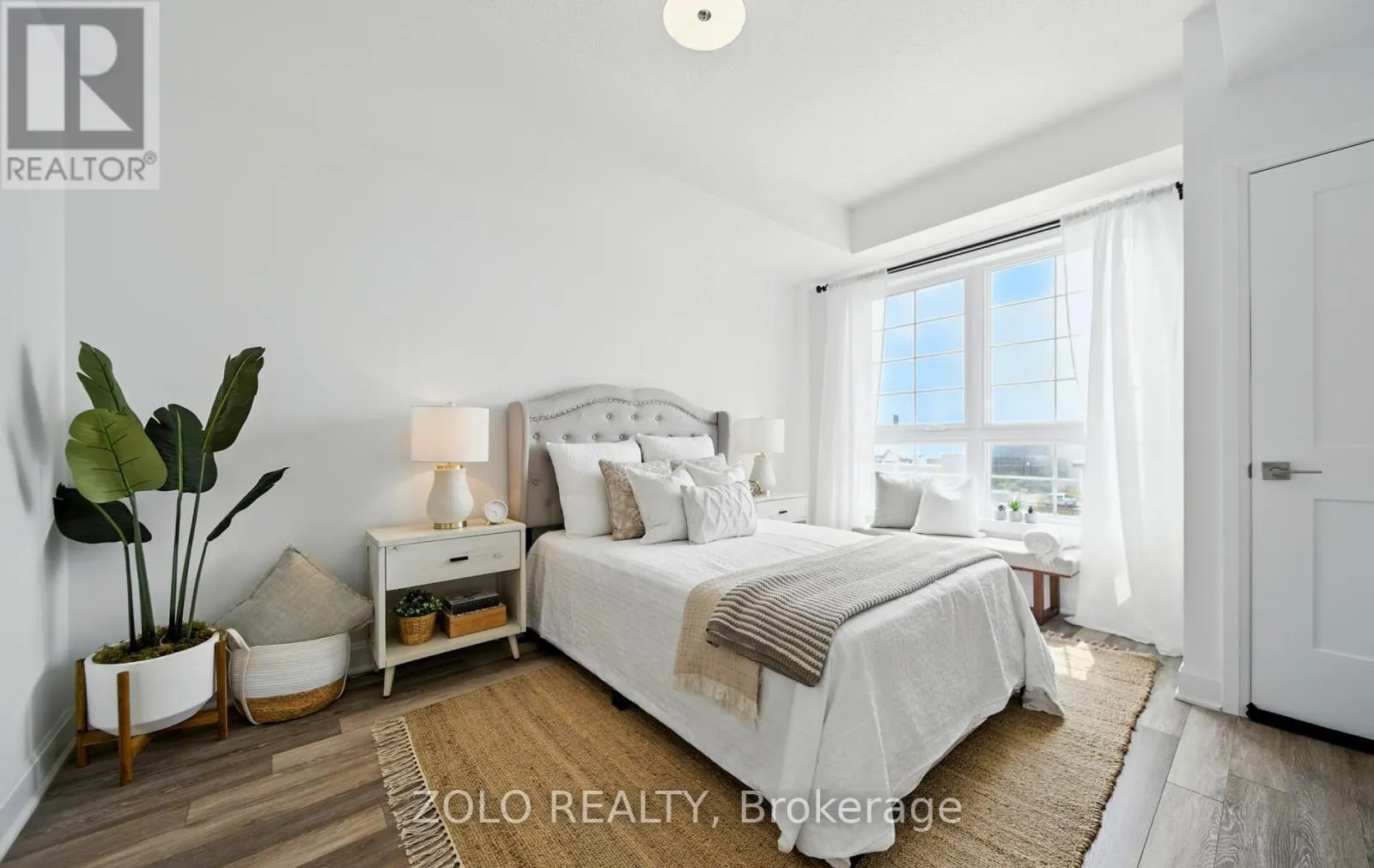 215 - 50 LAKEBREEZE DRIVE